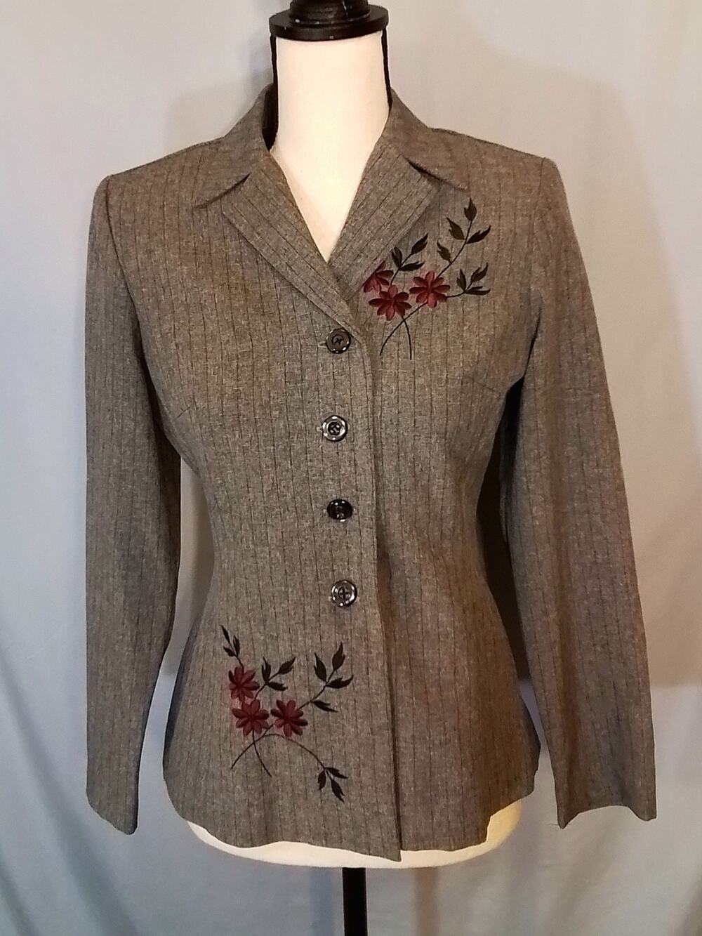 Tauru ll; women gray blazer